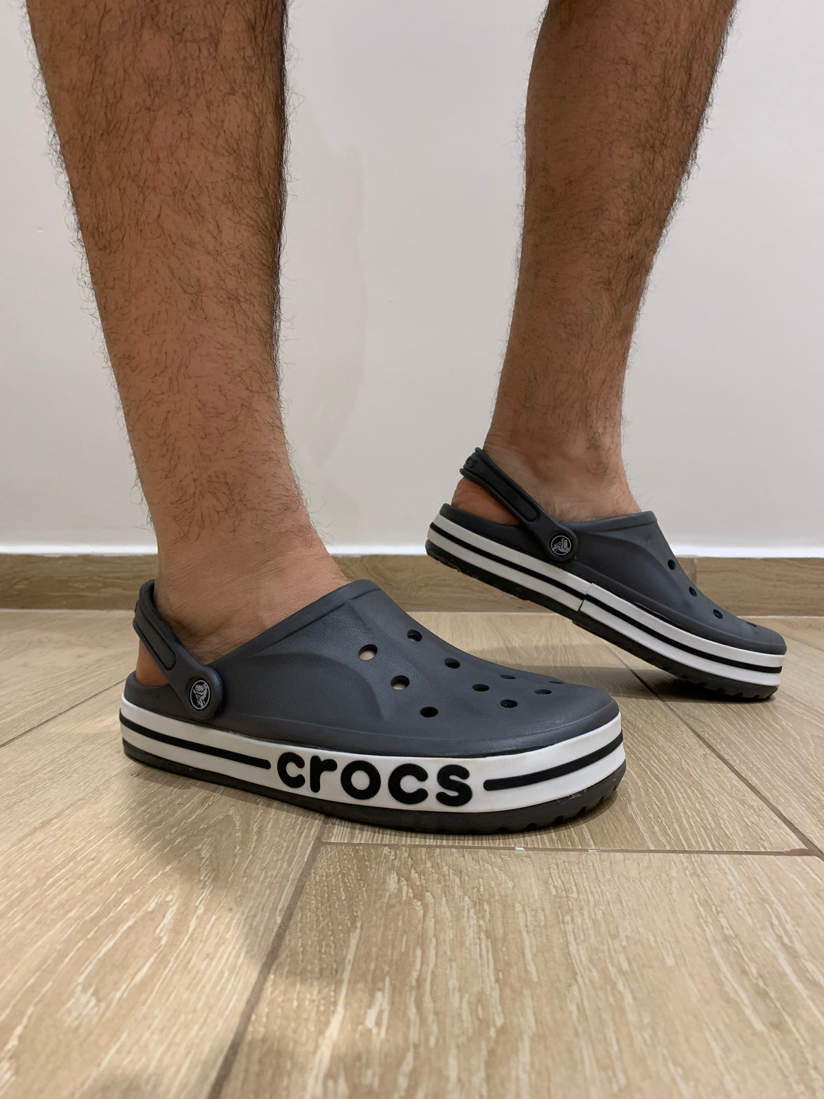 crocs gris